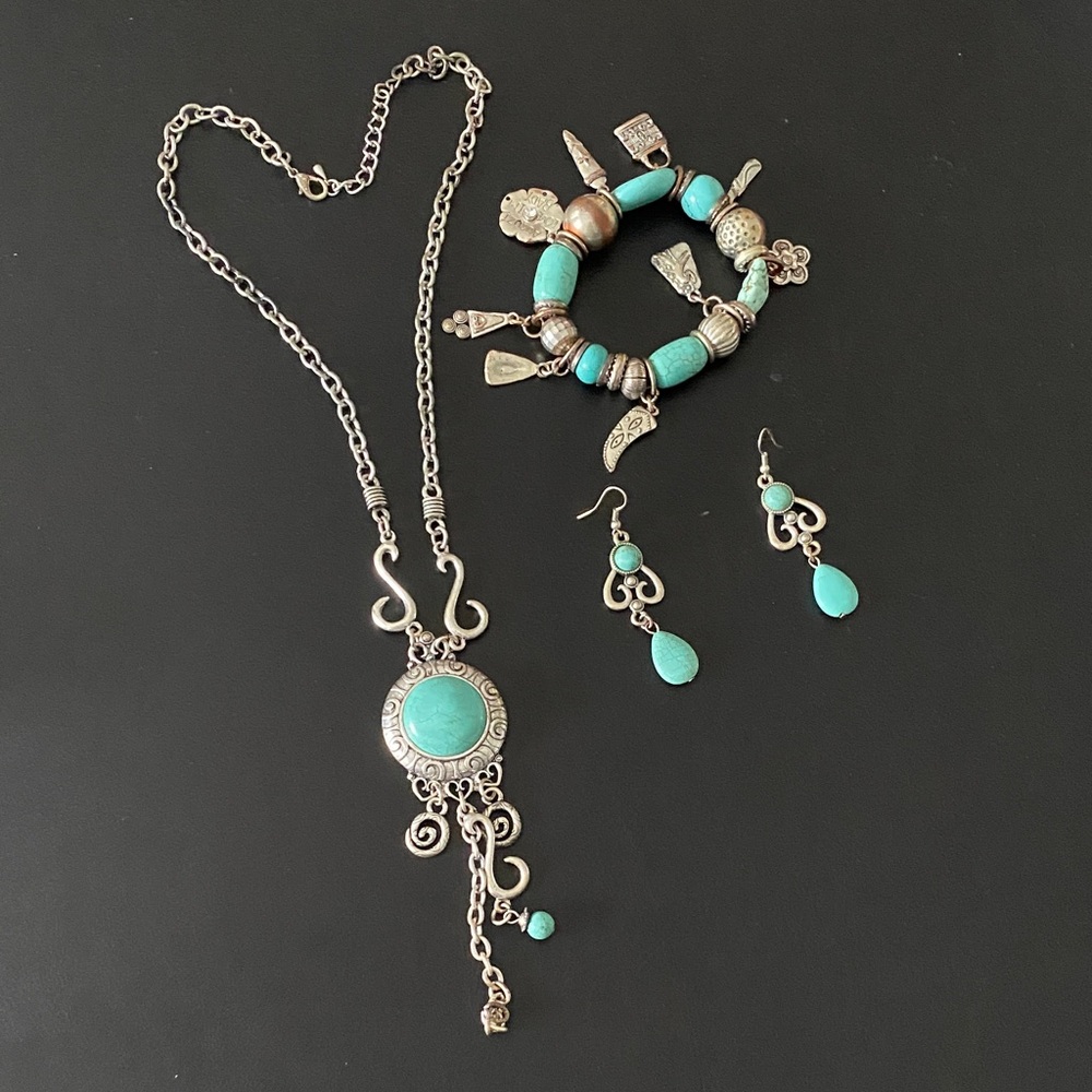 Turquoise and Silver Necklace Set Vintage
